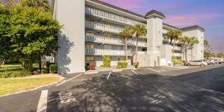 Beautiful Four Seasons Condo Gallery 1