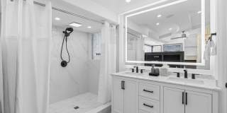 Fully Furnished Oceanfront Condo on Mission Beach Boardwalk Gallery 16