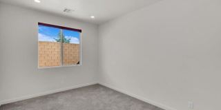 4 Bed, 3 car garage, private pool for rent! Gallery 13