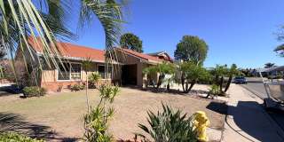Lovely spacious 3 bedroom with huge back yard Gallery 1
