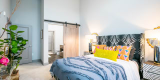 Met on 7th Gallery 32