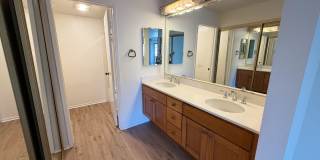 Spacious 2 Bed / 2 Bath Condo in Prime UTC/La Jolla Location! Gallery 18