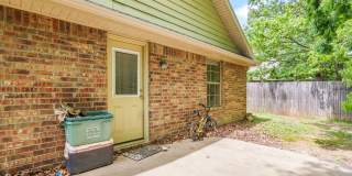 Great duplex in a great location Gallery 19