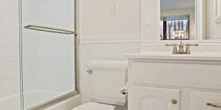Beautiful One Bedroom in the Heart of Foggy Bottom| Water and Gas Included! Gallery 18