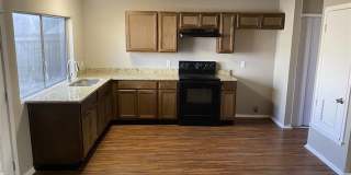 Very Large 2/2.5 Townhome with covered parking Gallery 9