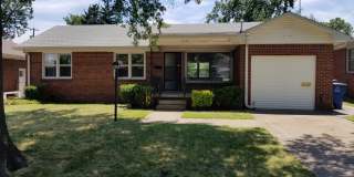 Midtown bungalow, beautiful hard wood floors, lots of natural light. Gallery 1