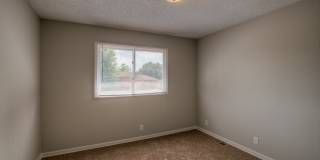 Convenient location! Side Split in Western Omaha. Gallery 14