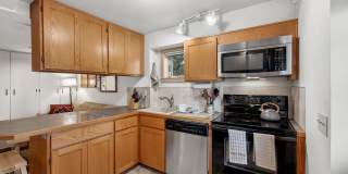 Super Sweet Cottage Living, Centrally Located! Gallery 14