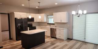 Three bedroom two bath w/ triple garage Gallery 3