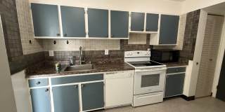 Linden Street Apartment GREAT Location ,includes everything but electric Linden Street Apartment GREAT Location ,includes everything but electric Gallery 1