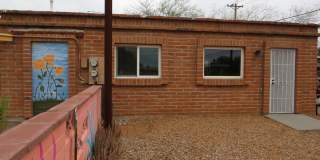 Charming Bungalow Guest House with utilities in Central Tucson Gallery 4