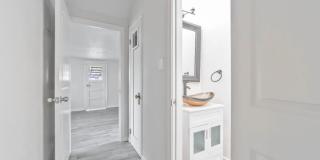 1036 North Pleasant Avenue Gallery 1