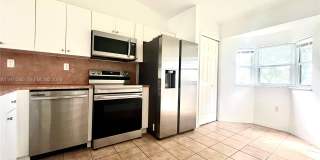 930 NE 33rd Terr Gallery 5