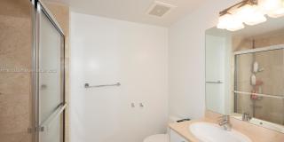 16275 Collins Avenue Gallery 19