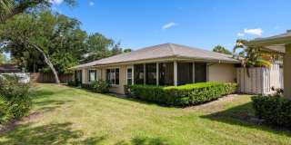 WELCOME TO THIS BEAUTIFULLY UPDATED 2 BEDROOM, 2 BATHROOM VILLA LOCATED IN THE DESIRABLE CENTER GATE COMMUNITY OF SARASOTA! Gallery 27