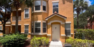 Prime Orlando Rental – Minutes from Disney & Shopping Gallery 1