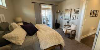 Beautiful 3 Bed/2.5 Bath Home in SE Bend - Ruby Peak Lane Gallery 15