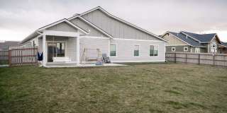 3 Bedroom 2 bath house with amazing views of the Bridger Mountains Gallery 1
