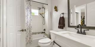 Stunning 4 bed, 4 bath on Corner Lot! Available Mid-August! Gallery 27
