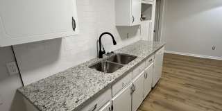 408 SE First Street Gallery 9