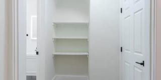 606 W Maple Ave Gallery 12