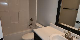 Three bedroom two bath w/ triple garage Gallery 7