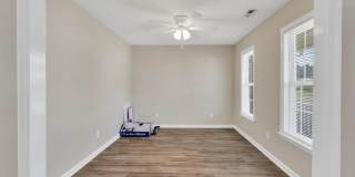 Spacious 4BR/2.5 Bath in the Jacksonville Commons Area Gallery 5