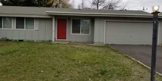 Large 3 Bedroom 2 bath house with garage and fenced yard Gallery 1