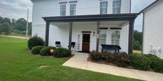 4 bed 4 bath rental in Rowandale with all utilities included! Gallery 1
