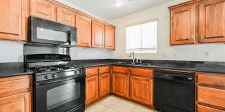 3 Bedroom, 2.5 Bath Two-Story Home Located In The Charming Southwest Area! Gallery 5