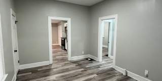 2 Bedroom Home with Fenced in Backyard! Gallery 6