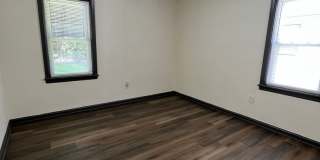 Updated 2 Bedroom, 1 1/2 Bath Home With Fenced in Backyard & 1 Car Garage! Gallery 9