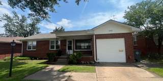 Midtown bungalow, beautiful hard wood floors, lots of natural light. Gallery 1