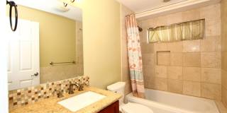 Large 4 bedroom, 3 bath, 4+ parking, gated single family house in Kalihi Gallery 16