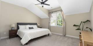 Stylish 3-bedroom townhome in Vermillion in Hustersville Gallery 24