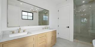 4539 Longridge Avenue Gallery 17