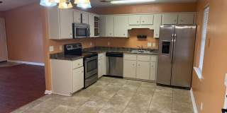 RATE DROP ALERT (was $1950/month) and MOVE-IN SPECIAL: 1st FULL MONTH'S RENT FREE!** Gallery 9