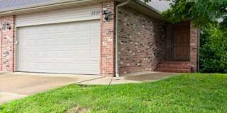 Ozark~ 4 bedroom walkout basement duplex for rent! Gallery 1