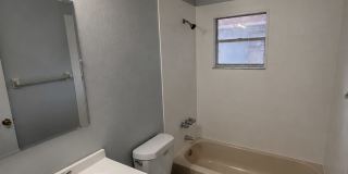 Spacious 2BR/1BA Duplex in Central Lakeland – Tile Floors Throughout! Gallery 5