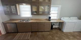 725 Peach Street Gallery 8