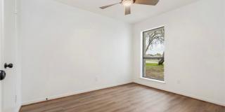 College Station - 3 bedroom - 2 bath house with garage and fenced back yard. Gallery 15