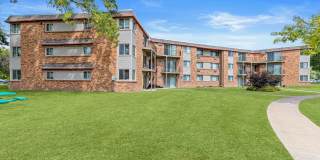Burgundy & Hillsboro Apartments Gallery 24