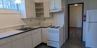 3 Bed, 1 Bath Unit with den in Fairhaven Close to Shopping & Restaurants & On a Bus line Gallery 2