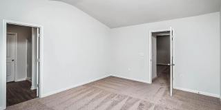 Room for Rent in 4 Bedroom Home at Trailblazer St Gallery 11