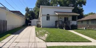Large 4-Bedroom, 3-Bathroom House Gallery 1