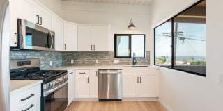 Charming Two Bed One Bath with Ocean Views Point Loma Gallery 1