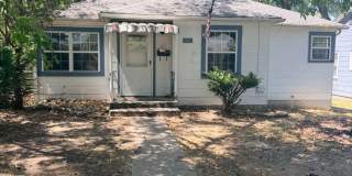 Charming 2 Bed 1 Bath Home : Aurora MO Gallery 1
