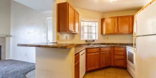 Great 2 bed/2 bath Condo Gallery 6