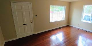 Bright two bedroom Home with a Covered Back Deck Bright two bedroom Home with a Covered Back Deck Gallery 5