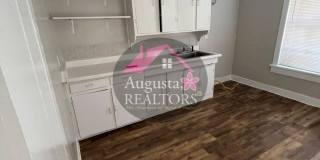 Adorable One Bedroom Duplex! Gallery 5